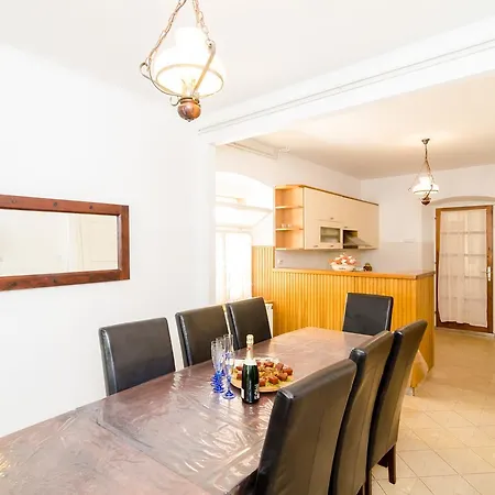 Appartement House Lopin *
